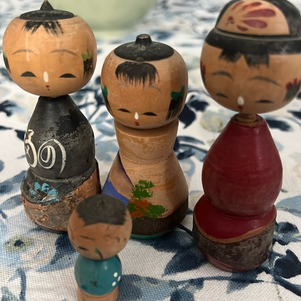Bintage wooden Japanese kokeshi dolls set of 4